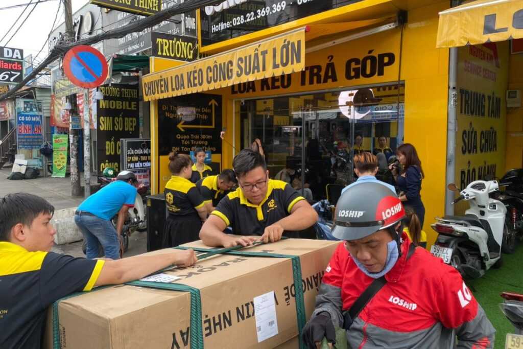 Điện Máy 369 đặc thù các dòng Loa Kéo Công Suất Lớn, Loa Kéo Xách Tay, Loa Kéo Bass 40, Loa Kéo Bass 50, Loa Kéo Bass 40 Đôi, Micro Không Dây loa kéo điện trực tiếp và loa kéo dùng bình ắc quy